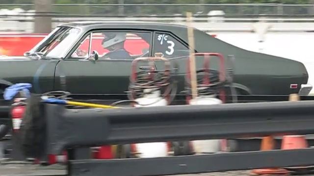Ted's 1969 Nova SS396 vs John's 1969 Camaro SS396 смотреть онлайн