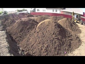 Часть № 11 Распланировал 50 КАМАЗОВ земли. Обучение работы на экскаваторе-погрузчике. CAT JCB и тд.