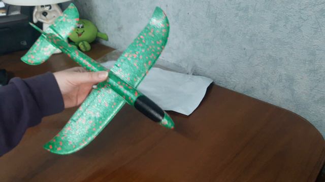 Зеленый самолет - игрушка с AliExpress. Airplane - Toy with AliExpress. смотреть онлайн