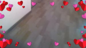 Дети бегают в школе .