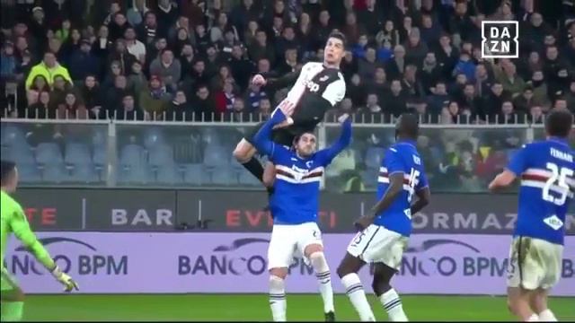 Гол Роналду головой ✈️