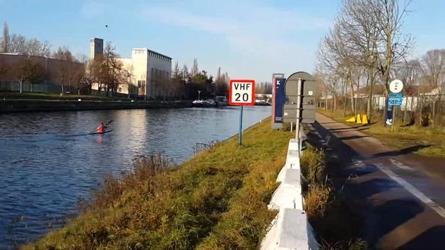Гребля на байдарке по каналу Брюссель Шарлеруа смотреть онлайн