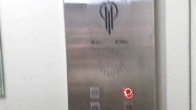 Лайфхак в лифте / Lifehack In Elevator