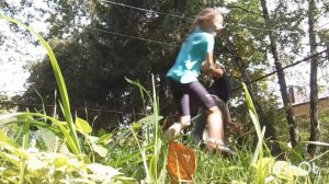 Катаемся на тарзанке и дерёмся с подругой)
