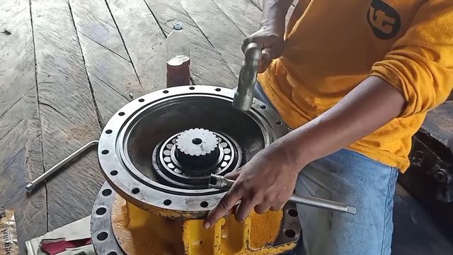 Cara merakit swing Machinery excavator Komatsu PC 200-8 @Belajarmekanikpemula смотреть онлайн