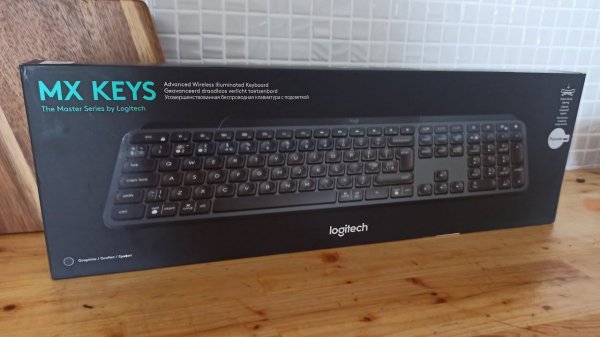 Распаковка клавиатуры Logitech MX KEYS