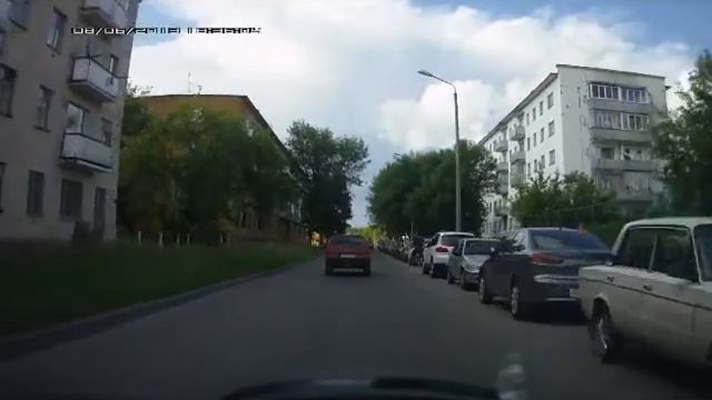 Ребятишки перебегают через дорогу смотреть онлайн