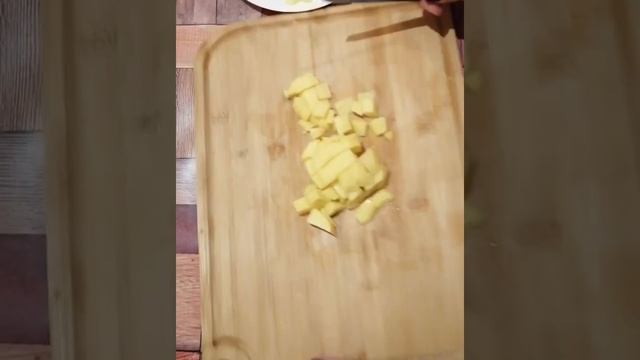 ОБАЛДЕННЫЙ ГОРОХОВЫЙ СУП С КОЛБАСКАМИ смотреть онлайн