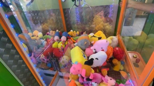 Достал Мега миньона из игрового автомата ХВАТАЙКА !!!