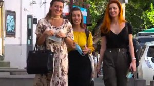 девушка пукает