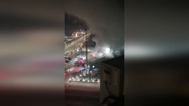 На заправке Абакана сгорел автомобиль смотреть онлайн