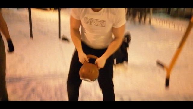 Как и чем тренироваться зимой? Тренировка на турнике. Тренировка с гирей. Тренировка на холоде. смотреть онлайн