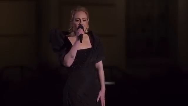 Adele helps a fan propose to his girlfriend смотреть онлайн