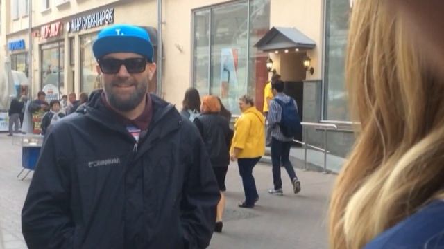 Fred Durst (Limp Bizkit) - Фред Дёрст в Москве, на Арбате. 01.09.2015. Интервью. Художники. смотреть онлайн