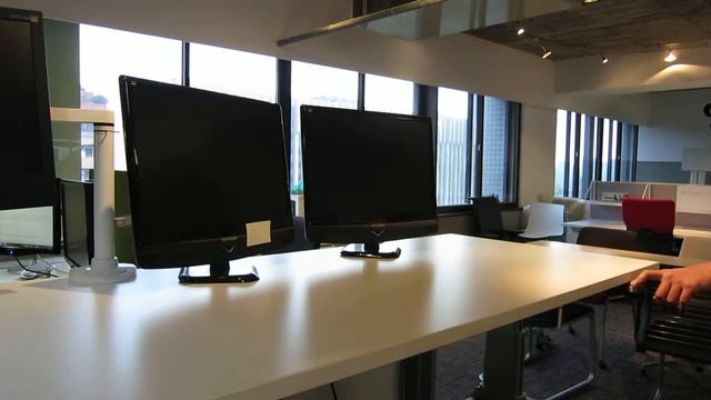 16 inch Monitor (Overall Height: 13 inch) смотреть онлайн