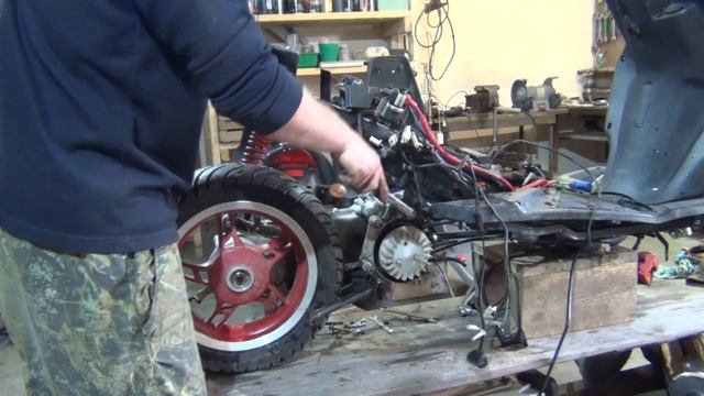 Китайский Скутер Stels Tactic 50 . Ремонт скутера. смотреть онлайн