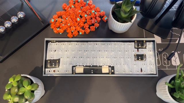 THE NEW BEST KEYBOARD MOUNT?!?! | The Keyboard Bungee Mount смотреть онлайн