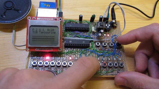 PIC24 based drum machine смотреть онлайн