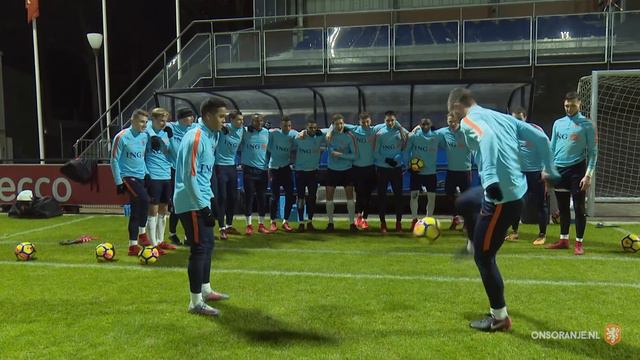 Trick battle bij Jong Oranje смотреть онлайн