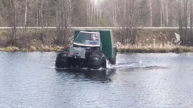 Переломка на К-700. Вездеход Кирыч. Первый заплыв. смотреть онлайн