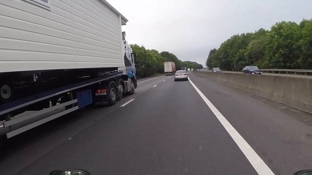 Motovlogger Mclaren 650s is it faster than a 93 Honda VFR750. смотреть онлайн