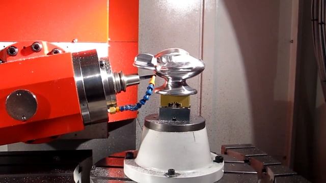 Обработка металлической детали на фрезерном станке Extron SU 85 смотреть онлайн