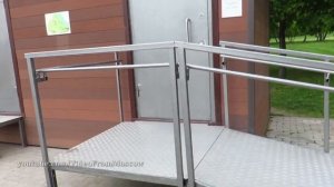 Туалет в парке. Что внутри?