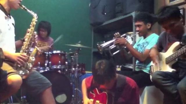 Barry Likumahuwa Quintet - Strasbourg st denis - roy hargrove смотреть онлайн