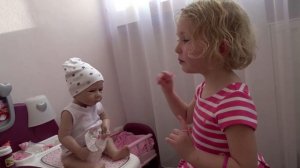 Как Мама приучала Беби Бон Ходить на горшок. Играем в куклы пупсики. Видео для детей /Бетти Беттика