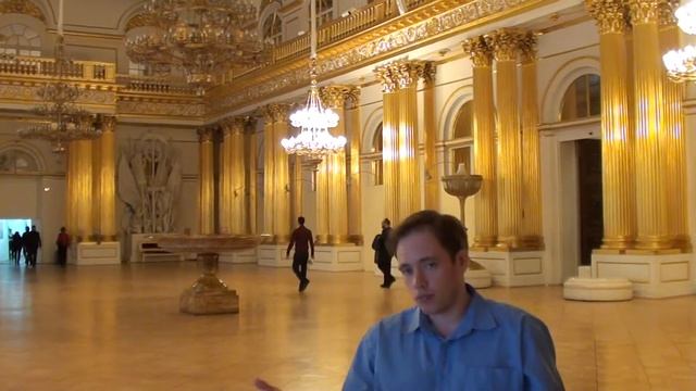 Экскурсия по Эрмитажу: мужички и велосипеды в Гербовом зале. смотреть онлайн