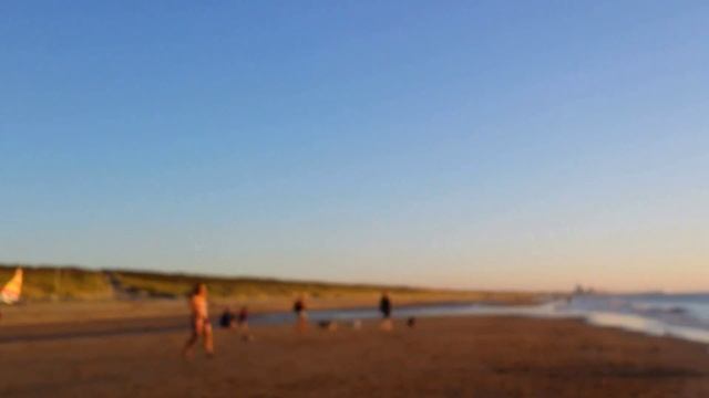 ГОЛЛАНДИЯ. Прогулка  по пляжу Северного моря. Закат на море.