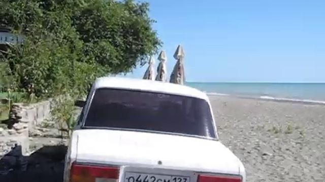 Какой пляж в Лоо песчаный или галечный смотреть онлайн