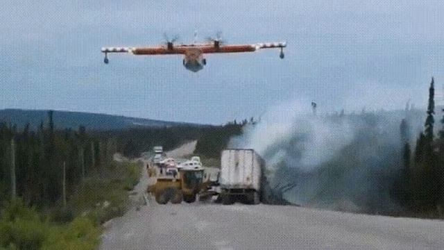 Класс...!!!... Помог потушить! Тушение пожара с самолета онлайн! смотреть онлайн