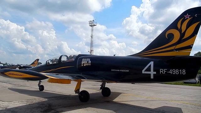 Прогрев двигателей самолетом Л-39 "Альбатрос" смотреть онлайн