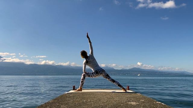 Flow Chakras & renforcement des quadriceps смотреть онлайн