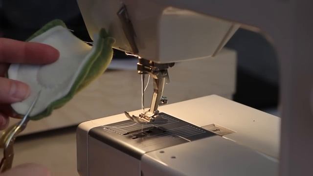 How to make a Fleece hat for boys (Frog Hat) смотреть онлайн