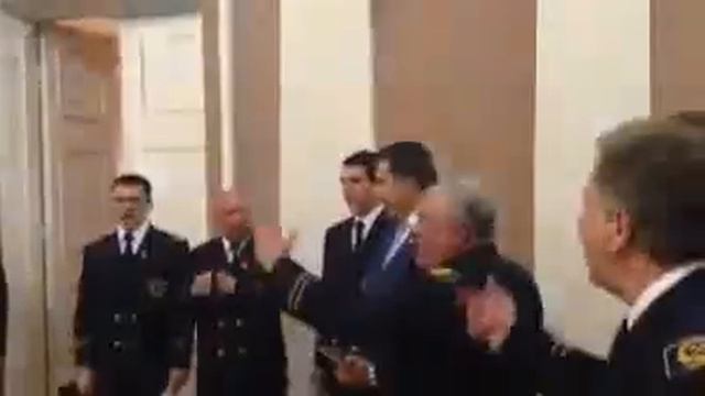 В Днепропетровске Саакашвили спели грузинскую походную песню смотреть онлайн