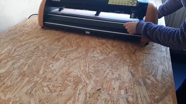 Аерозольний клей 3M™ Scotch Weld™ 75. Використання для фіксації паперу на підкладці смотреть онлайн