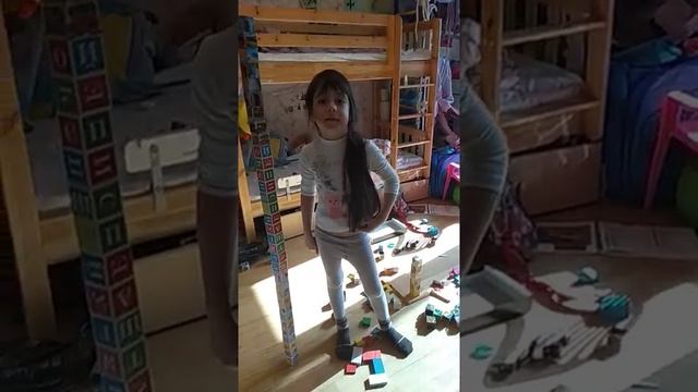 Небоскреб из кубиков! Высота: 140 см!!! Это средний рост 10-летнего мальчика! смотреть онлайн