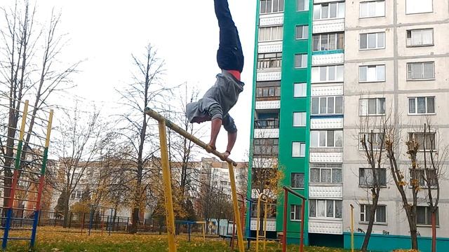 Отжимания в стойке на трубе смотреть онлайн