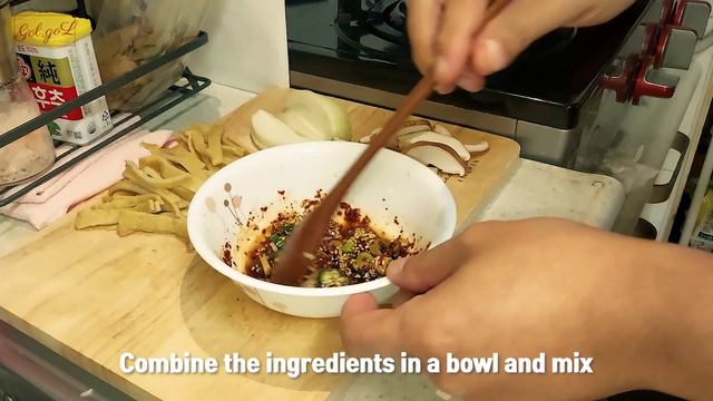 (Pesco) An easy fish cake noodle recipe that is like a Korean street food stall style.(sub) смотреть онлайн