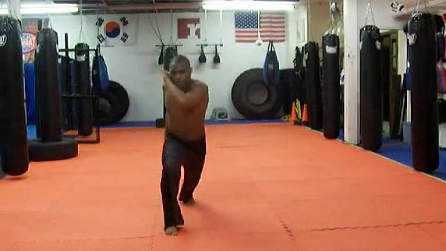 Basic Capoeira Move: Ginga смотреть онлайн