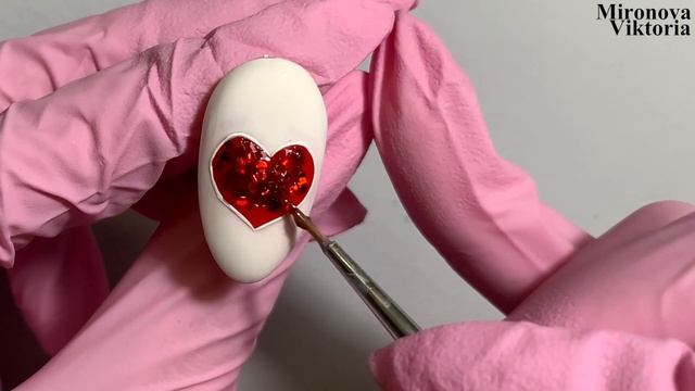 Объёмное сердце. Стразы. Пайетки. Рисунок гель краской. смотреть онлайн