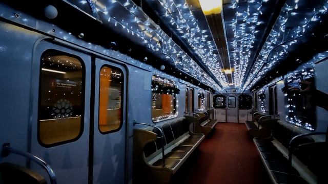 Раритет! НОВОГОДНИЙ РЕТРО-ПОЕЗД ЕЖ-3 в Москве смотреть онлайн