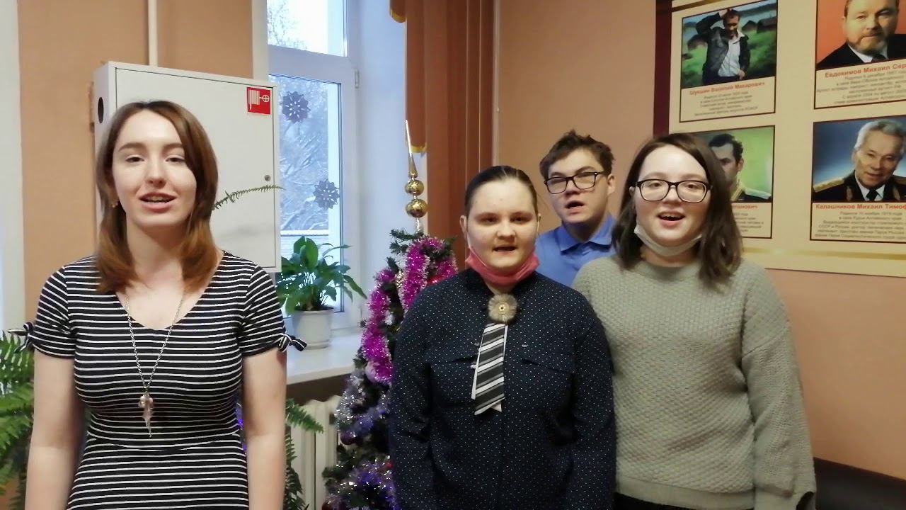 новогодний лабиринт смотреть онлайн