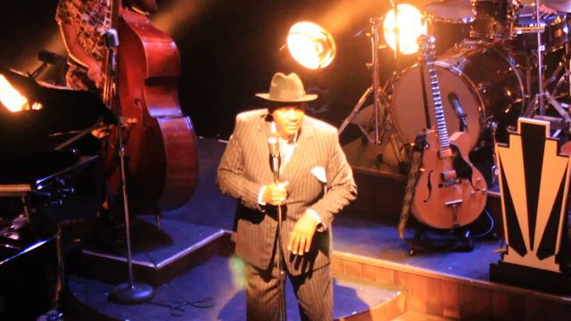 Allan Harris sings "I Left My Baby" in Cafe Society Swing смотреть онлайн