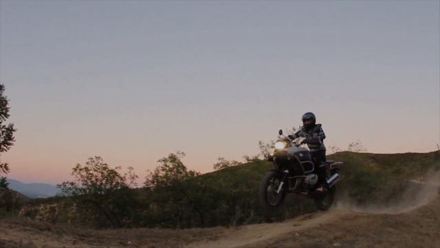 BMW R 1200 GS Adventure jump смотреть онлайн