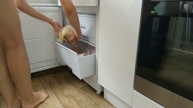 Домашние дела / разбор мяса / уборка смотреть онлайн