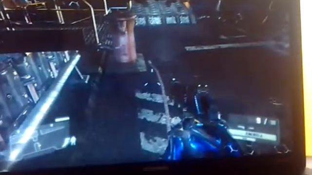Crysis 3 en un E-300 AMD 6310 (grabado con móvil) смотреть онлайн
