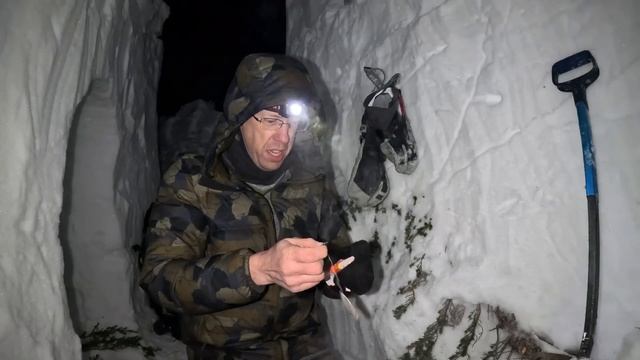 Survival Camping in 12 ft (4 m) of Snow During a Blizzard смотреть онлайн